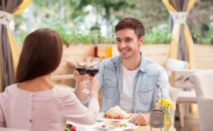 会えない時間が片思いを進展させる 連休にイチオシの恋占いまとめ 恋占ニュース 恋愛 占いのココロニプロロ