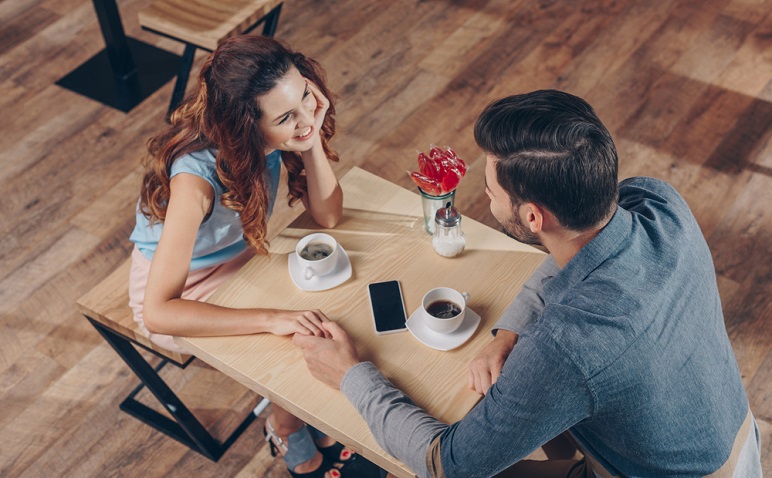 男性がうっかり恋に落ちる やりすぎ感のないスキンシップのすすめ 恋愛 占いのココロニプロロ