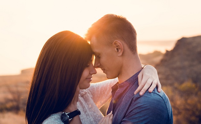 彼がキュンとする「上手なキス」って？手の位置、表情、キス後の一言…
