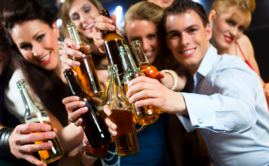 飲み会で「印象のいい女性」「印象の悪い女性」って？20代男性に質問！