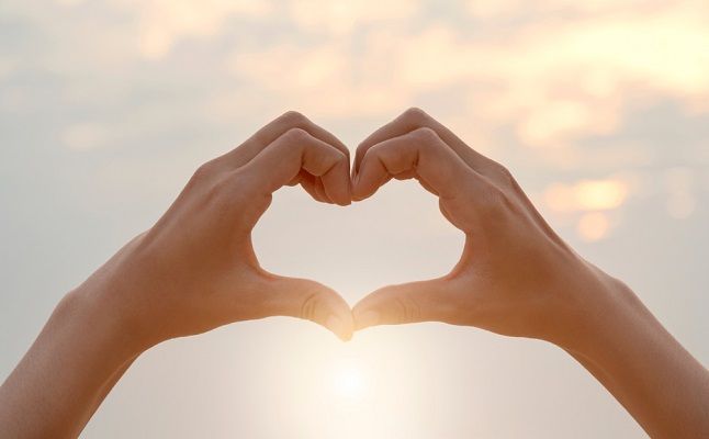 手相に「恋の予兆」が表れた！その強運を活かして出会いをつかむ秘訣