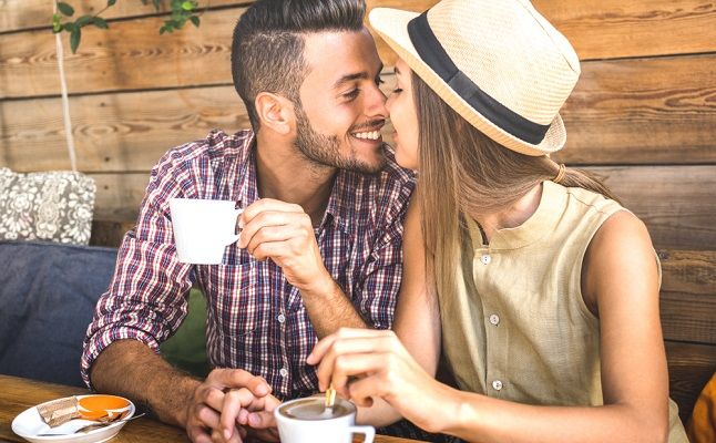 夢占い｜男友達とキス！その意味は？元カレの場合は？「キスの夢」の深層心理
