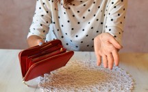 お金が貯まらないのは「顔のホクロ」のせいかも？金銭トラブルを生みやすいホクロ4つ