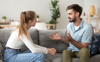 男性が彼女に求める「最低限のルール」4つ！スマホを見ない、あの話をしない…
