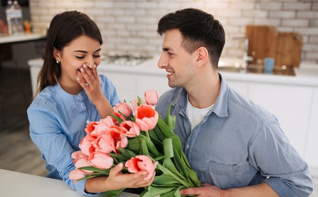 「一途な男性」の共通点！彼女を大事に思っているからこその行動4つ