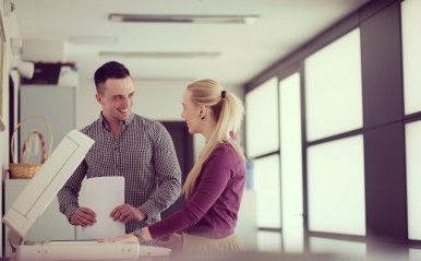 周囲にバレずに社内恋愛をするポイント！職場で…デートするとき…