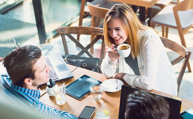 ふたご座の基本的な性格と恋愛傾向 社交的だけどドライな一面も 恋愛 占いのココロニプロロ
